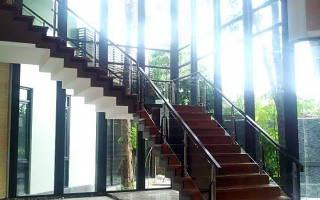 Cầu thang kính thi công lắp đặt tại Thanh Hóa